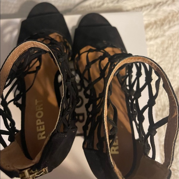 Practically NEW Report shoes size 9 - Picture 3 of 6